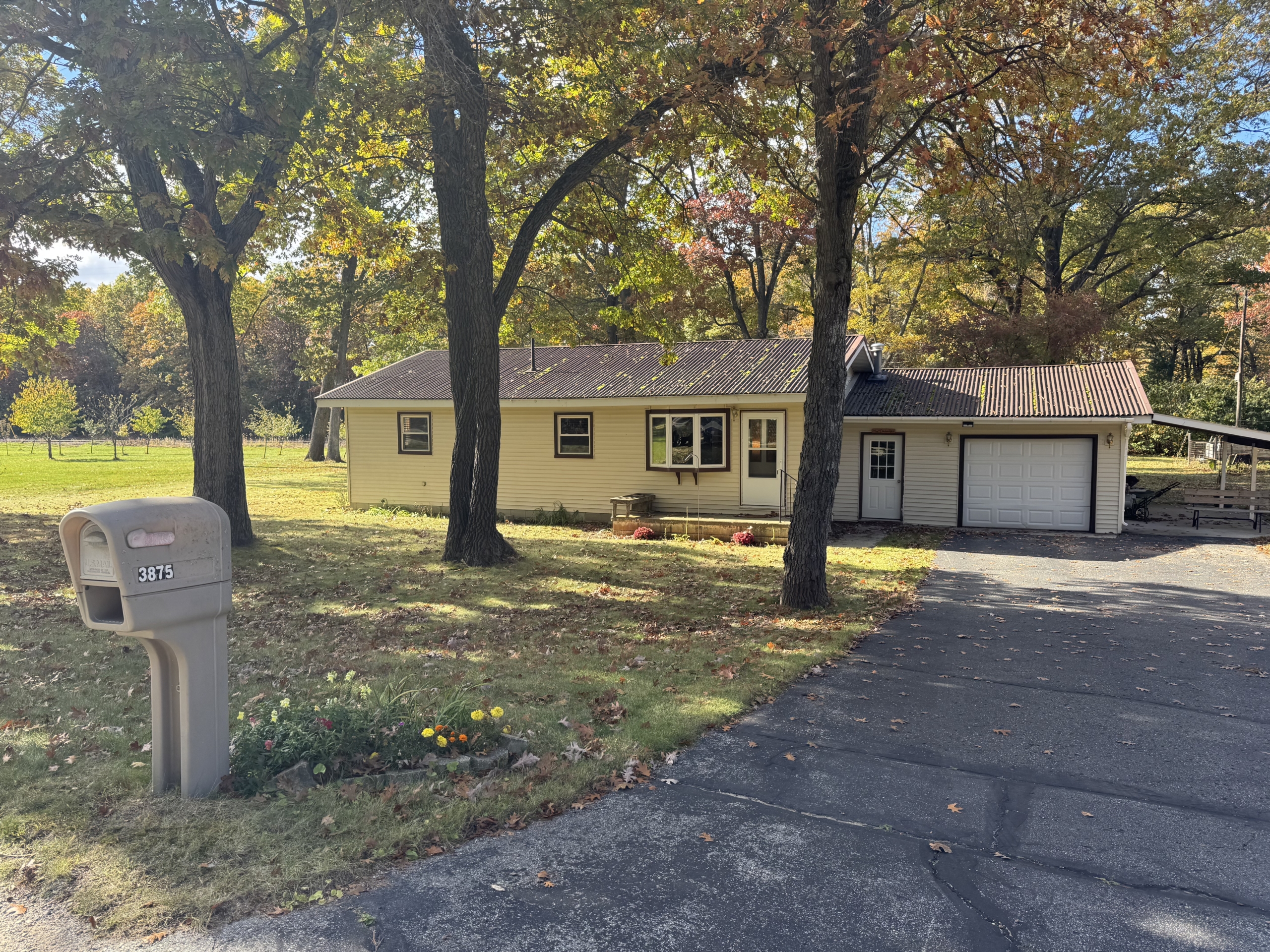 Front of Home with mailbox