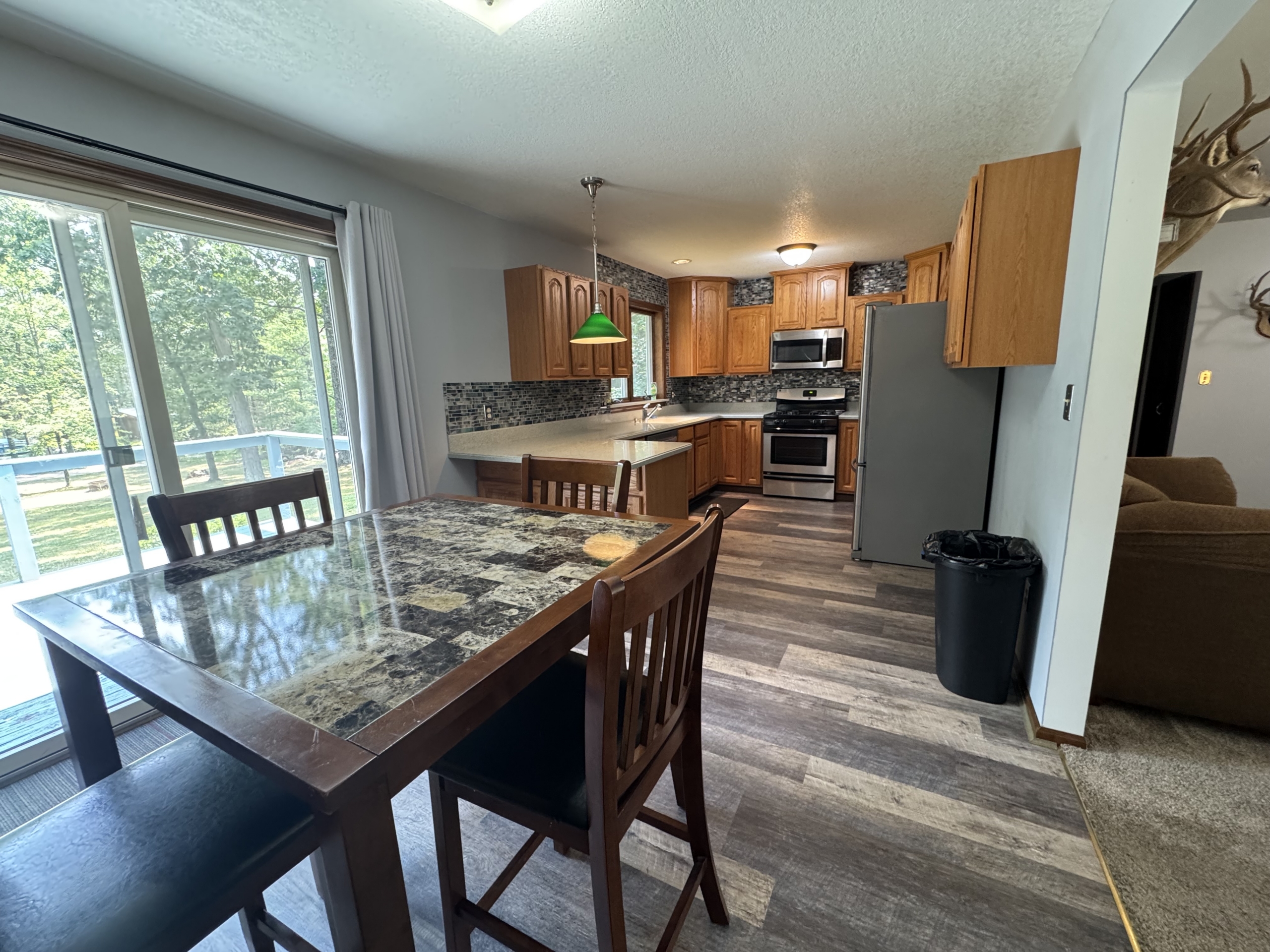 12 Kitchen cupboards with table