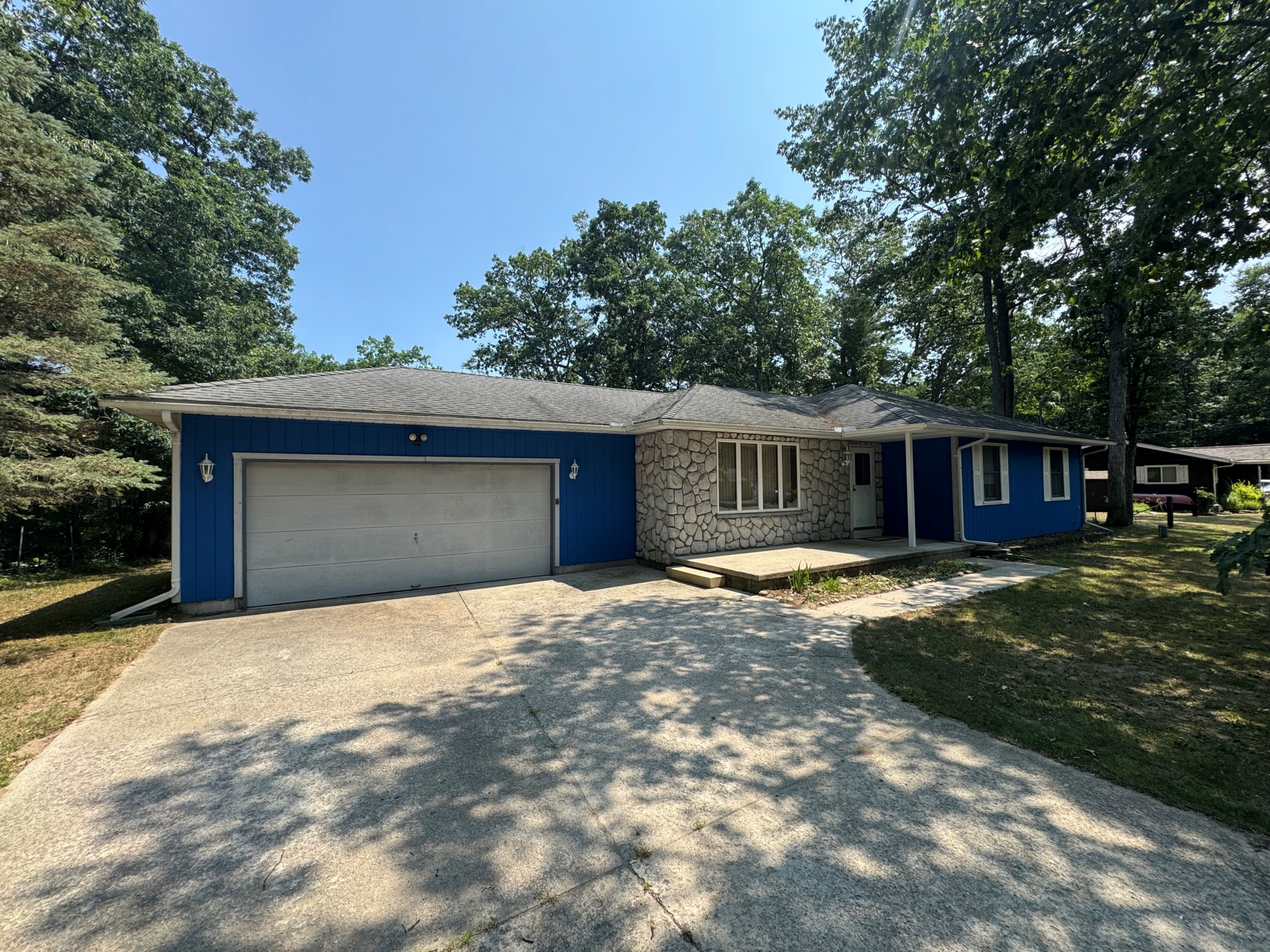 2 Front with Driveway