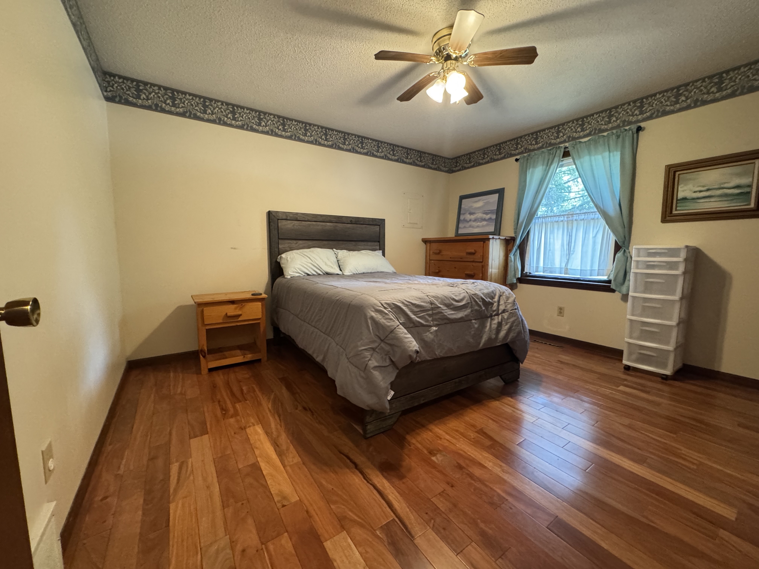 22 Back Bedroom