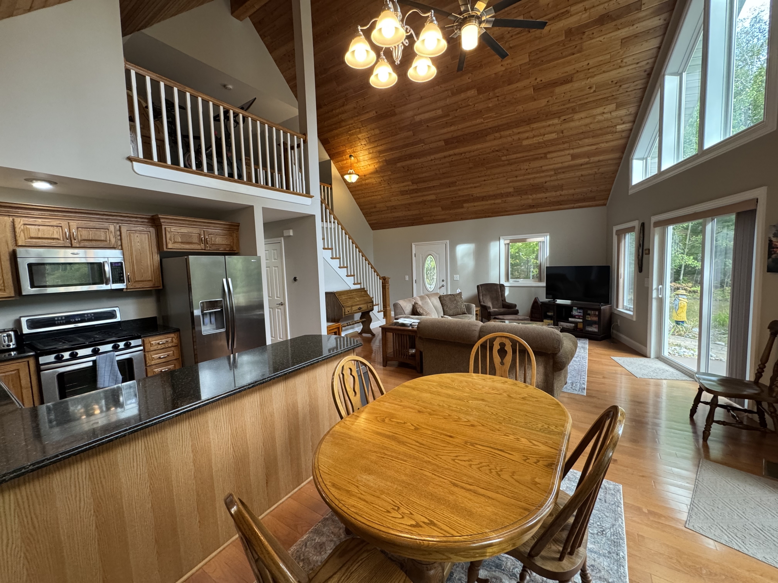 10 Dining to door
