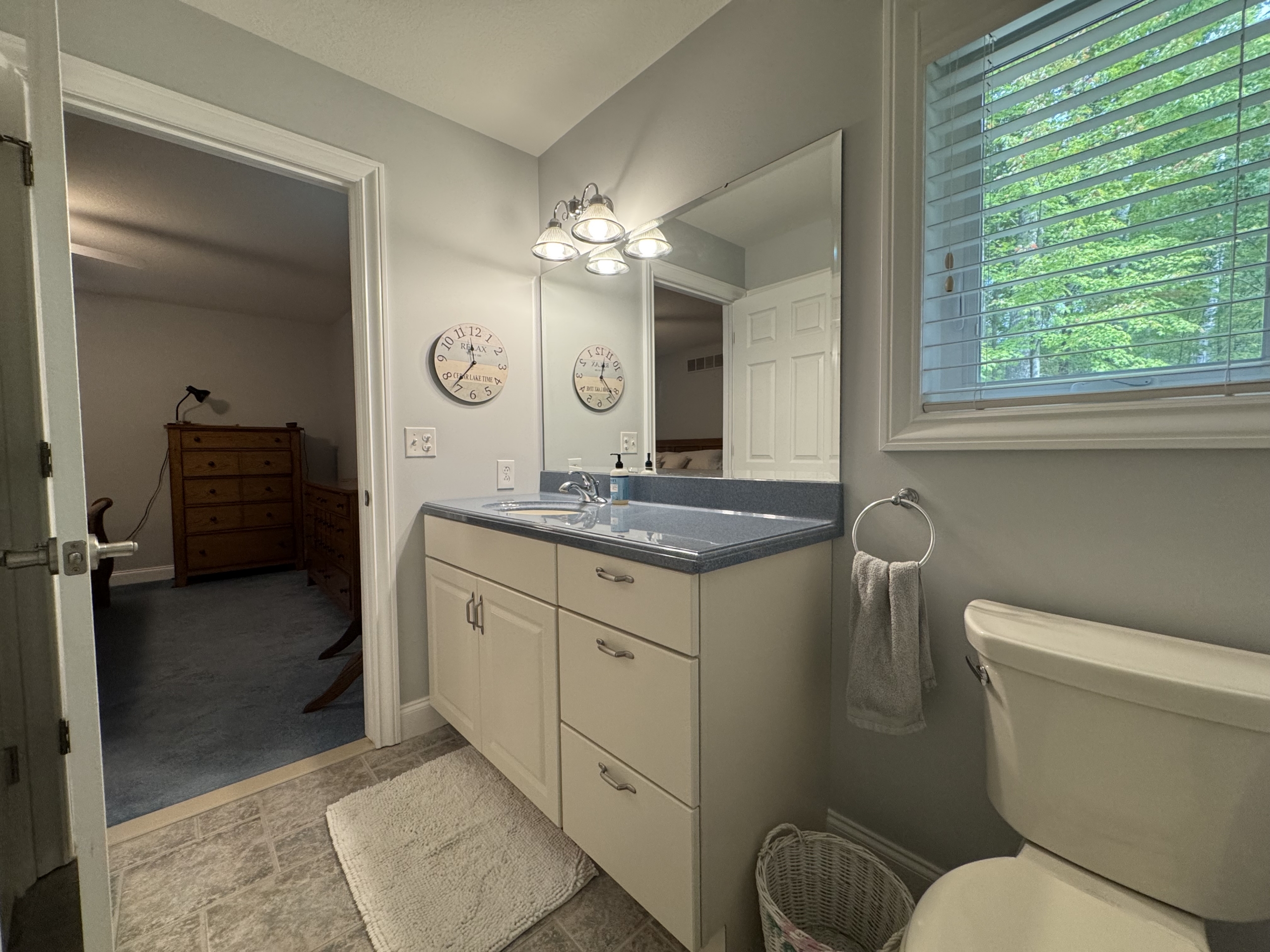 17 Master Bath