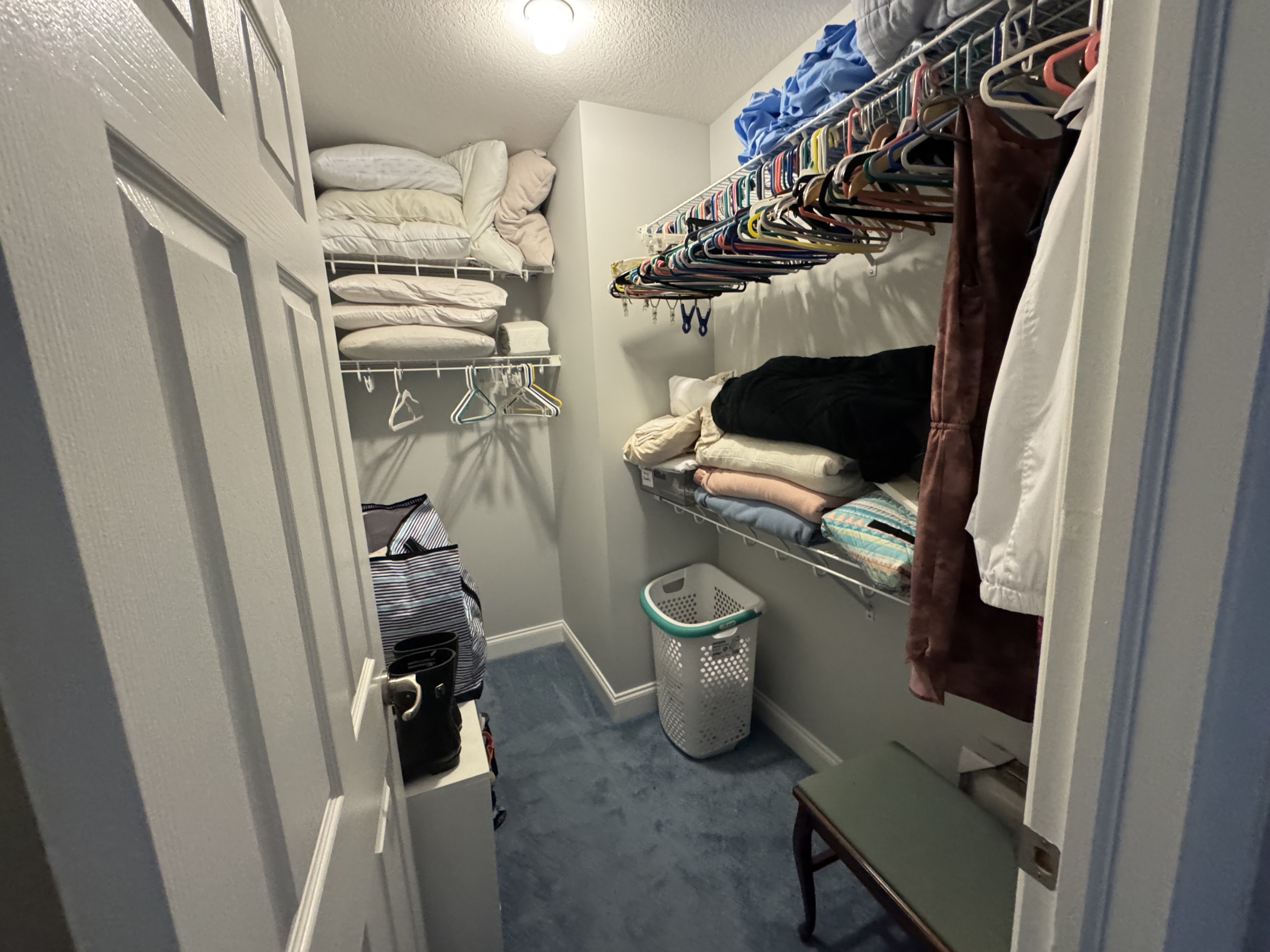 19 Walk-in closet